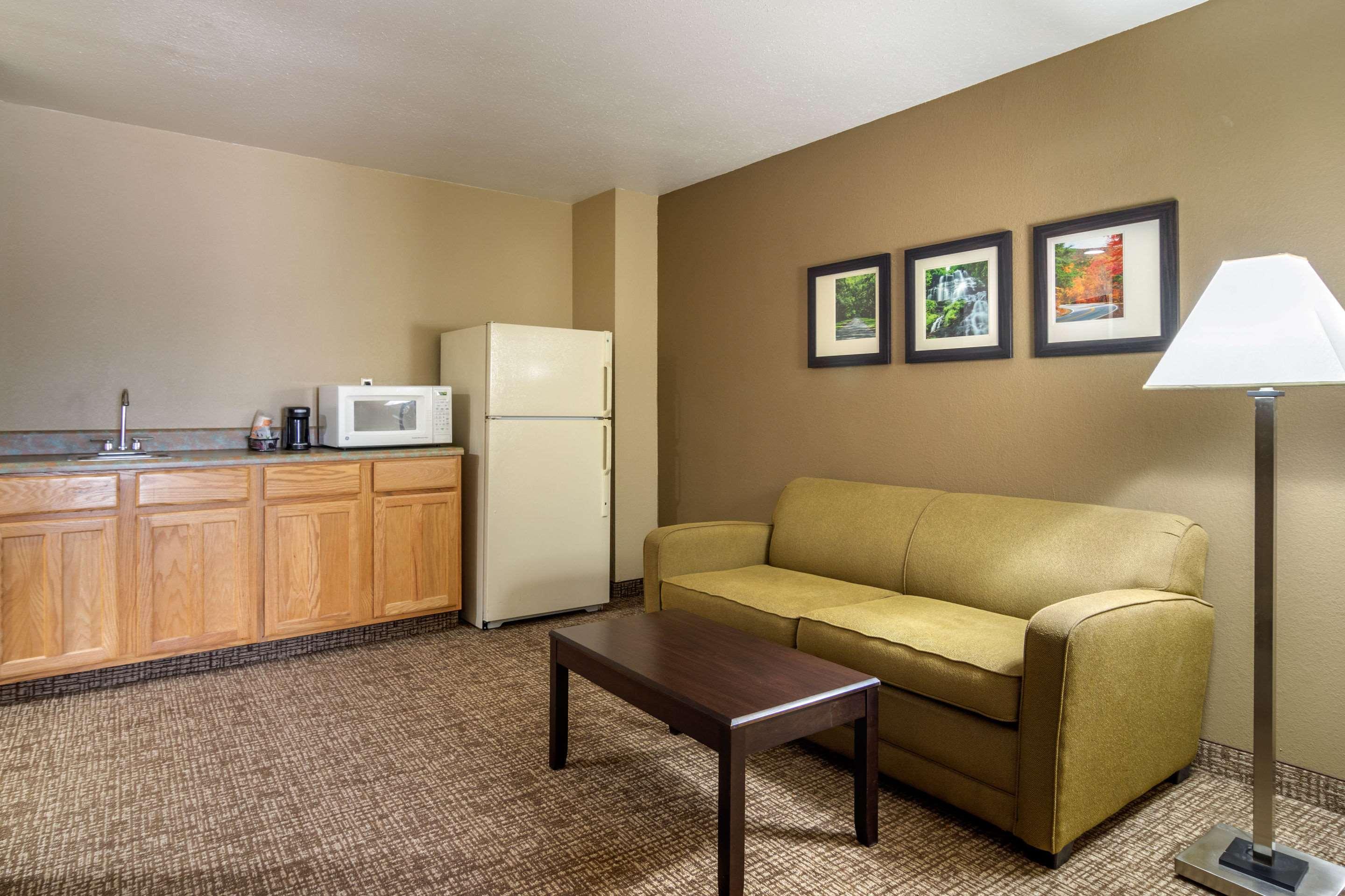 Comfort Inn & Suites Perry National Fairgrounds Area Exterior photo